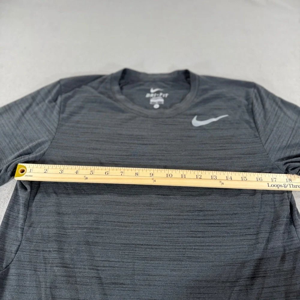 Nike Dri-FIT Training Shirt Mens Medium Gray Heather Athletic Tee